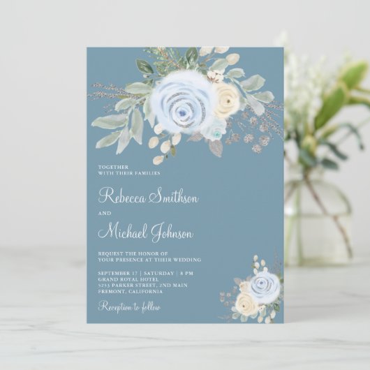 Soft Floral Bouquet Dusty Blue All in One Wedding Einladung (Stehend Vorderseite)