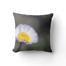 Soft Floral Photography Zierkissen – Minimal