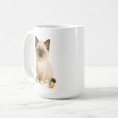 Soft Focus - Ragdoll Kitten mit Felt Toy Ball Kaffeetasse (Vorderseite Links)