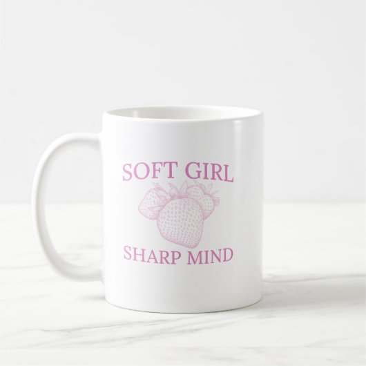 Soft Girl Sharp Mind — Strawberry Aesthetic Design Kaffeetasse (Links)