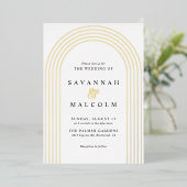 Soft Glam | Einfache Hochzeit mit weißem und golde Folieneinladung (Stehend vorne)