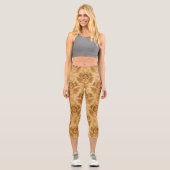 Soft Gold Damask Floral Capri Leggings (Vorderseite)