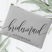 Soft Gray Bridesmaid Moderne Kalligrafie Zubehörtasche