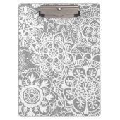 Soft Gray Mandala Pattern Klemmbrett (Vorderseite)