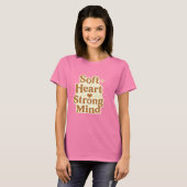 Soft Heart Strong Mind Typografie T-Shirt (Vorne ganz)