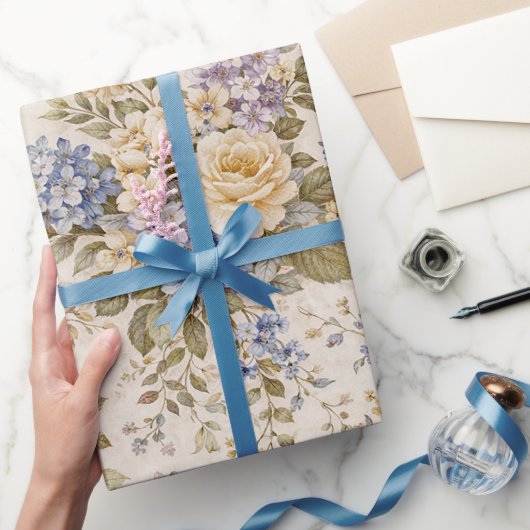 Soft Ivory Garden Bloom Geschenkpapier (Schenken)