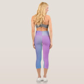 Soft Lila Ombre Design Capri Leggings (Rückseite)
