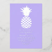 Soft Lilac & Silver Tropical Pineapple Wedding Folieneinladung (Vorderseite)