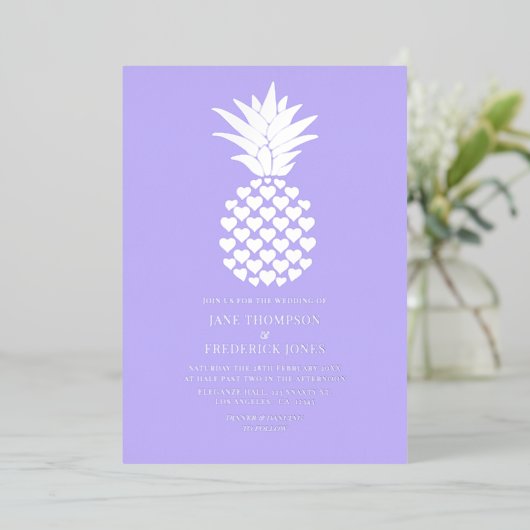 Soft Lilac & Silver Tropical Pineapple Wedding Folieneinladung (Stehend vorne)