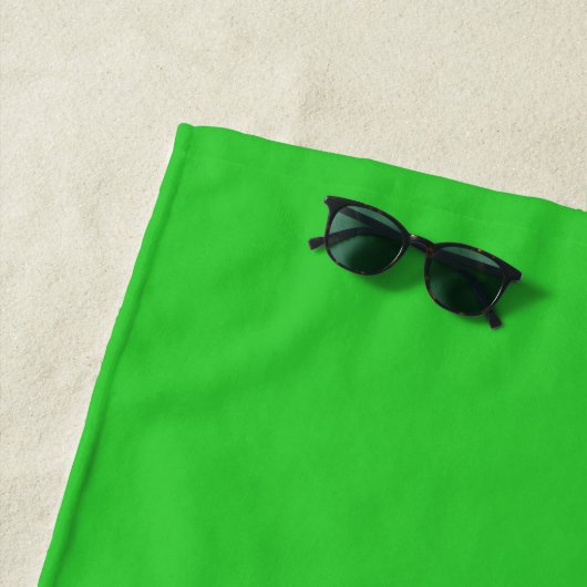 Soft Lime Green Towel Perfect for Beach Days Strandtuch (Beispiel)