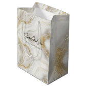 Soft Marble Glam Salon Bag - Modernes, bearbeitbar Mittlere Geschenktüte (Rückseite Schrägansicht)