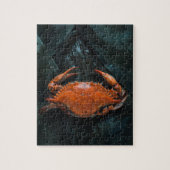 Soft Muschel Marine Crab auf dunklen Blätter Puzzle (Vertikal)