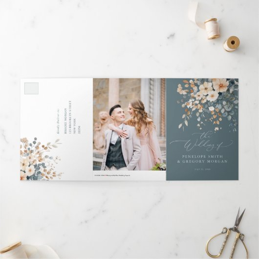 Soft Mute Earthy Tone Floral Water Wedding Dreifach Gefaltete Ankündigung (Außenbereich)