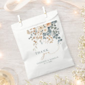 Soft Mute Earthy Tone Floral Water Wedding Geschenktütchen (Ausgeschnitten)