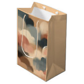Soft Painterly Clouds Wrapping Paper — Neutral Bru Mittlere Geschenktüte (Vorderseite Schrägansicht)