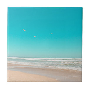 Soft Pastel Ocean Sandy Beach Sky Flying Seagulls Fliese