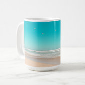 Soft Pastel Ocean Sandy Beach Sky Flying Seagulls Kaffeetasse (Vorderseite Links)