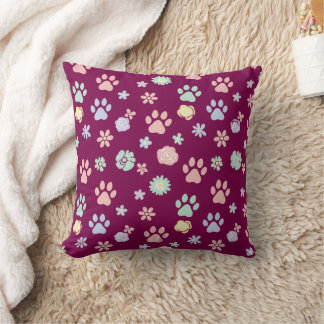 Soft Pastel Paw Prints and Flowers Pattern Kissen