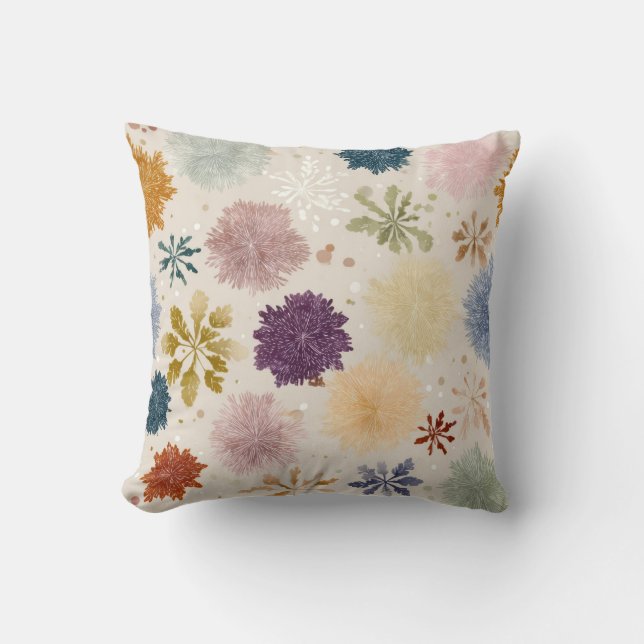 Soft Pastel Snowflake Floral Throw Pillow – Warm B Kissen (Vorderseite)