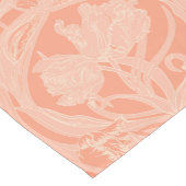 Soft Peach Art Nouveau Tulips Tischläufer (Ecke)