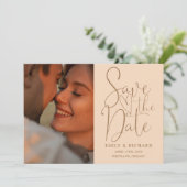 Soft Peach Wedding 2 Foto Elegantes Skript Save The Date (Stehend Vorderseite)