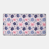 Soft Pink Blue Wildflower Meadow Aesthetic Schreibtischunterlage (Vorderseite)