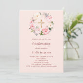 Soft pink blush florals cross Confirmation Einladung (Stehend Vorderseite)