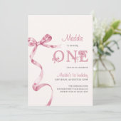 Soft Pink Bow First Birthday Girl Einladung (Stehend Vorderseite)