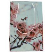 Soft Pink Cherry Blossom Geschenkboxen Mittlere Geschenktüte (Vorderseite)
