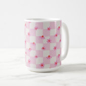 Soft Pink Daisy Checkerboard Floral Pattern Kaffeetasse (VorderseiteRechts)
