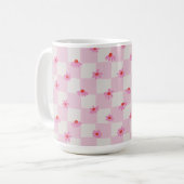 Soft Pink Daisy Checkerboard Floral Pattern Kaffeetasse (Vorderseite Links)