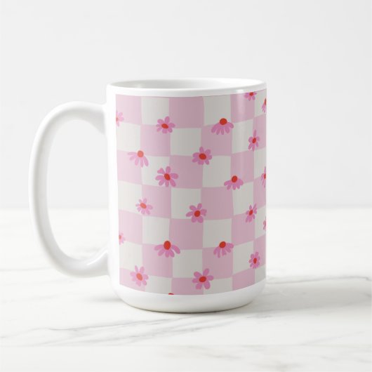 Soft Pink Daisy Checkerboard Floral Pattern Kaffeetasse (Links)