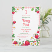 Soft Pink Gingham Strawberry Girl's 1. Geburtstag Einladung (Stehend Vorderseite)