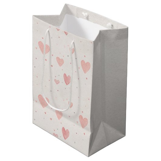 Soft Pink Hearts Gift Bag Mittlere Geschenktüte (Vorderseite Schrägansicht)