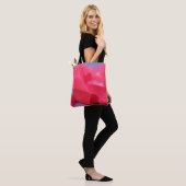 Soft Pink Rose und Sky Tote Bag Tasche (Am Model)
