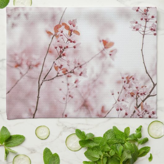 Soft Pink Spring Blossoms, Minimal Floral Geschirrtuch (Gefaltet)