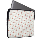 Soft red and beige floral geometric tile pattern laptopschutzhülle (Vorne Rechts)