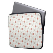 Soft red and beige floral geometric tile pattern laptopschutzhülle (Vorderseite Links)
