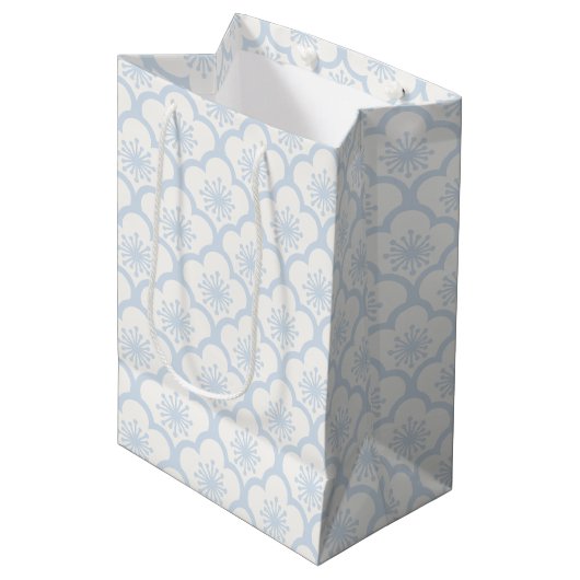 Soft Sakura Puderblau - Neutral Mittlere Geschenktüte (Vorderseite Schrägansicht)