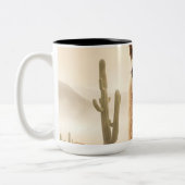 Soft Sand Llama mit Cactus Flow Zweifarbige Tasse (Links)