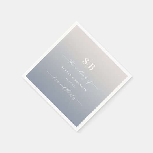 Soft Shadow Dusty Blue & Gardenia Wedding Monogram Serviette (Ecke)