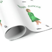 Soft Shoe Irish Dancer in Green Geschenkpapier (Rolleneckpunkt)