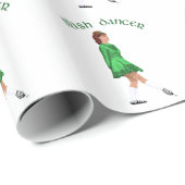 Soft Shoe Irish Dancer in Green Geschenkpapier (Rolleneckpunkt)