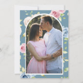 Soft Spring Floral Foto Dusty Blue Brautparty Einladung (Rückseite)