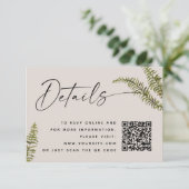 Soft Warm Taupe Fern Wedding Details. Botanical QR Begleitkarte (Stehend Vorderseite)