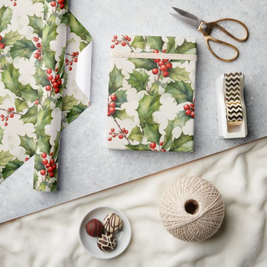 Soft Watercolor Holly & Berries Elegantes Design Geschenkpapier (Kunsthandwerk)