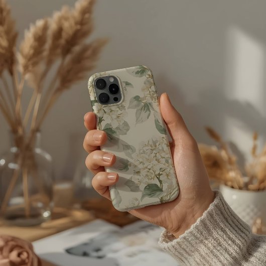 Soft White Hydrangea Floral Pattern iPhone Hülle