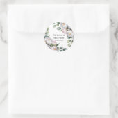 Soft White Peony with Eucalyptus Leaves Wedding Runder Aufkleber (Tasche)