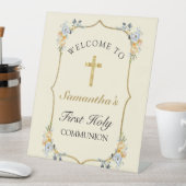 Soft Yellow Gold Cross 1. Community Willkommenszei Sockelschild (In Situ)