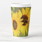 Soft Yellow Wild Sunflowers and Bees Photograph Milchtasse (Vorderseite)